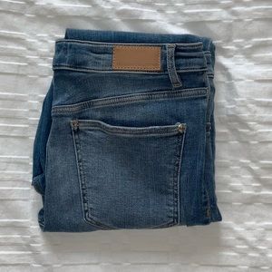 Zara high waisted skinny jeans — size 8